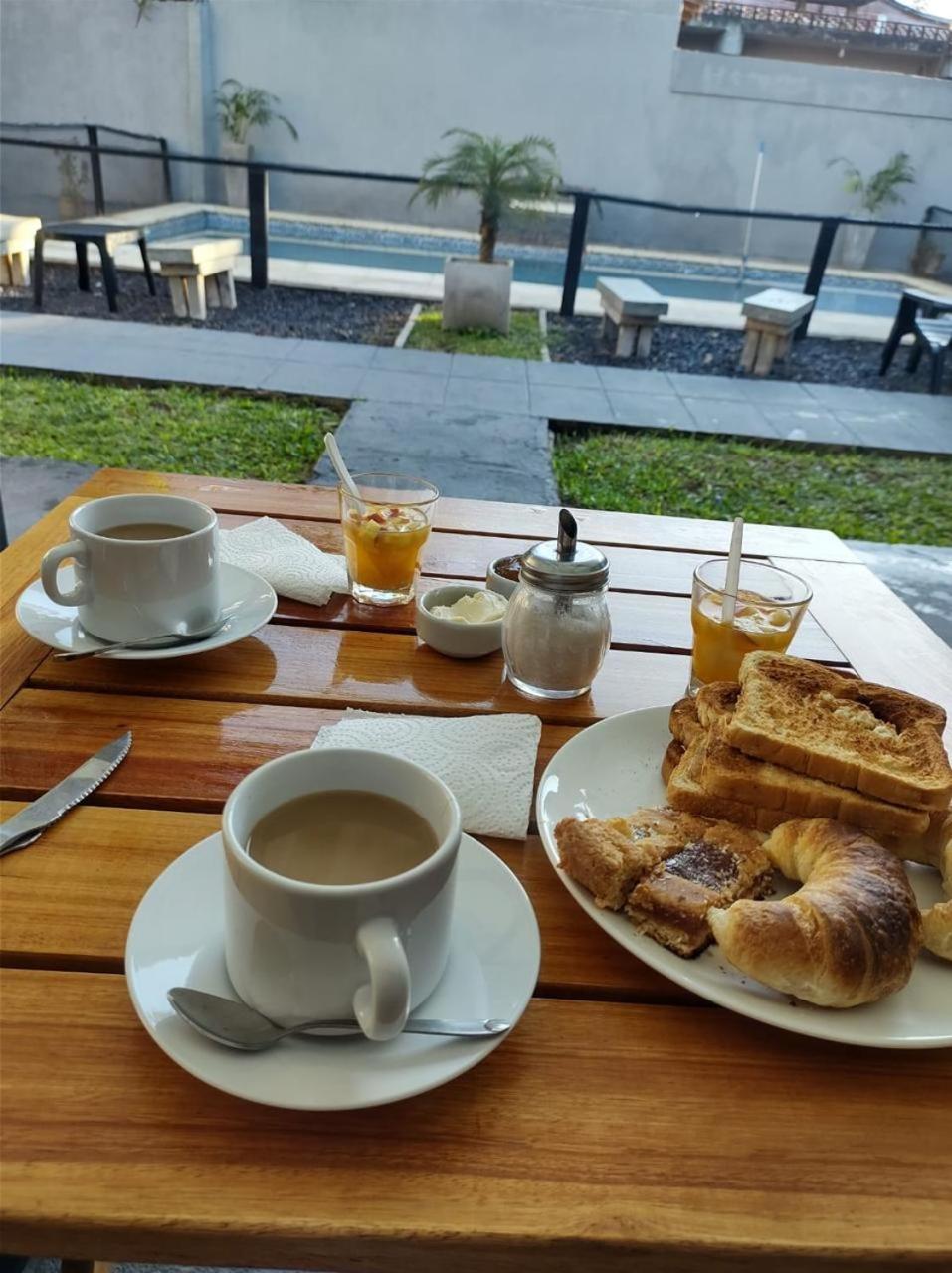 Los Lirios Apart & Suite Puerto Iguazú Dış mekan fotoğraf